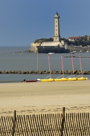 France, Charente-Maritime (17), plage et phare de Saint-Georges-de-Didonne