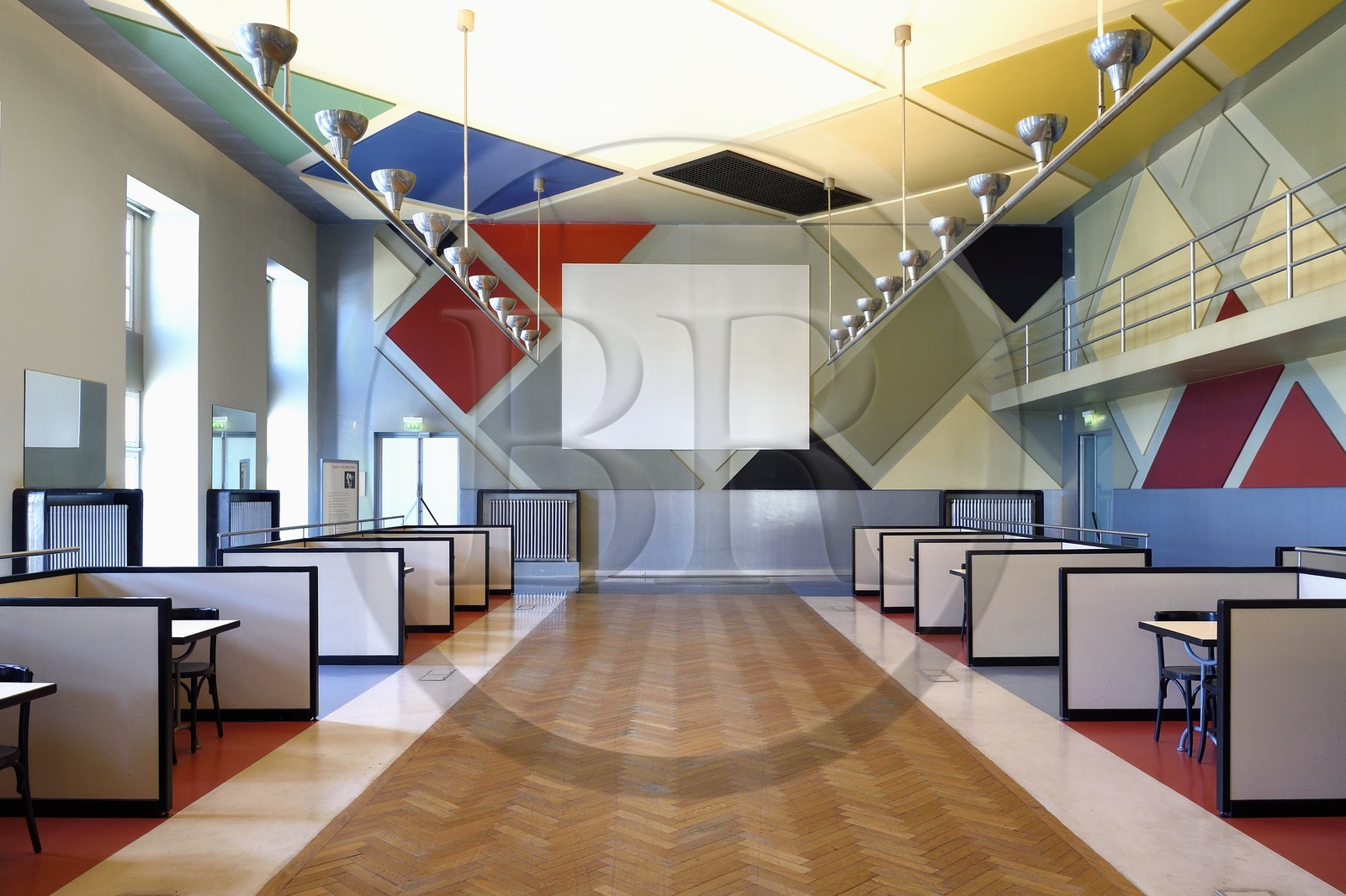 France, Bas-Rhin (67), Strasbourg, vieille ville classée au Patrimoine Mondial de l'UNESCO, Place Kléber, salle de l'Aubette art Deco décorée par les dadaistes Jean Arp et Sophie Taeuber-Arp à la fin des années 1920, le ciné-dancing