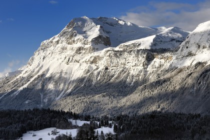 France, Haute Savoie, Araches la Frasse, Les Carroz d'Araches ski resort, the Aravis mountain range in the background