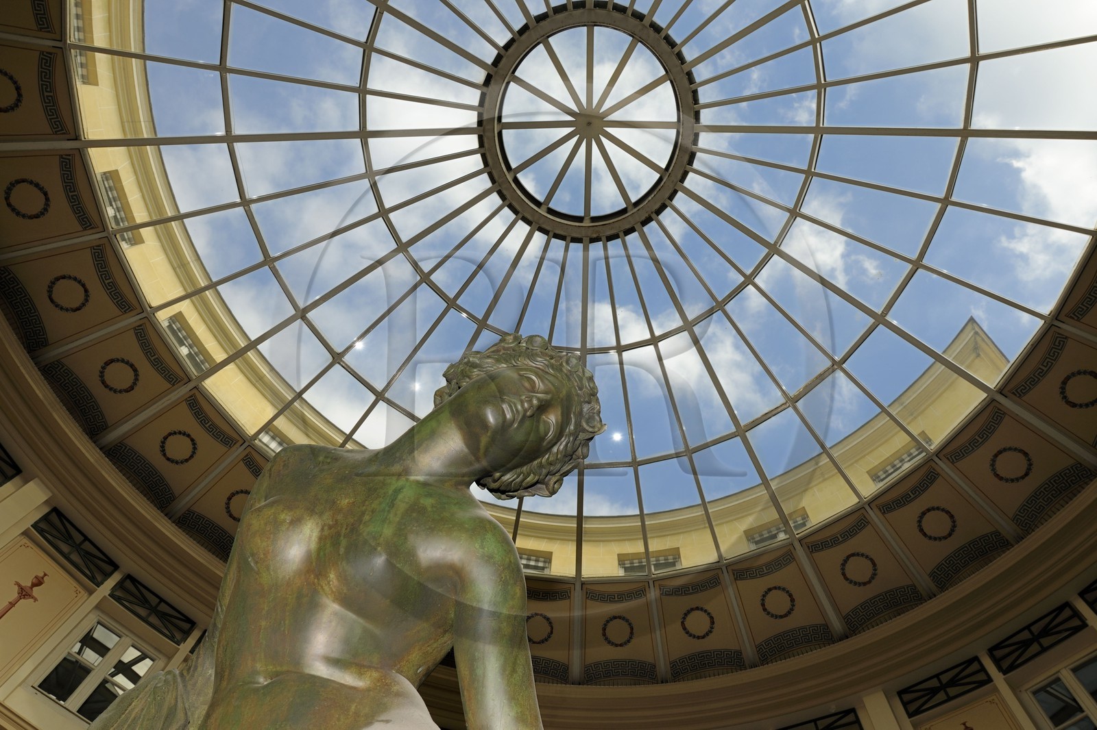 France, Paris (75), Galerie Colbert (1826), statue Eurydice piquée par un serpent par Nanteuil-Lebeuf dit Nanteuil au centre de la rotonde