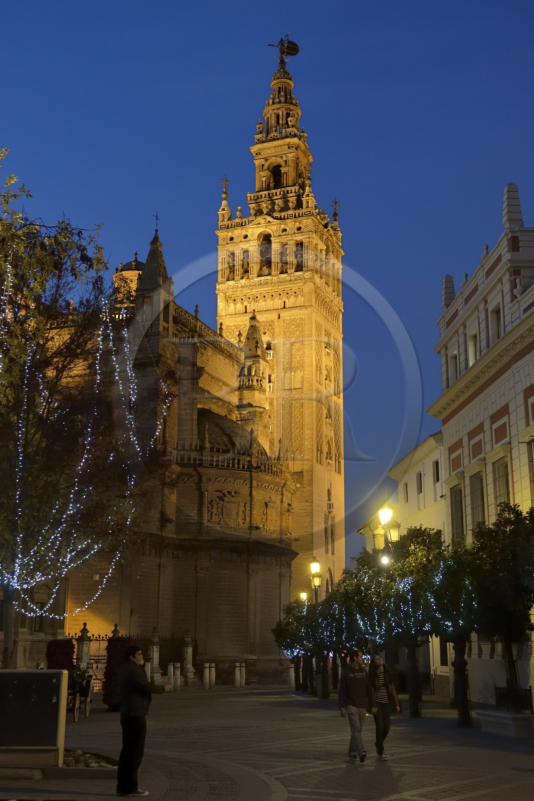 Spain, Andalusia, Seville, Santa Cruz district, the Giralda, former minaret almohade of the great Mosque reconverted into the bell tower of the cathedral, listed as World Heritage by UNESCO