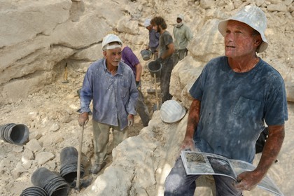 Israel, Cisjordanie, l'Hérodion, colline artificiellement exhaussée qui abrite les ruines d'un palais fortifié construit par le roi Hérode Ier le Grand (site classé Parc National), les fouilles du théâtre du roi Hérode ont été menées par le professeur Ehud Netzer et maintenant par Yakov Kalman
