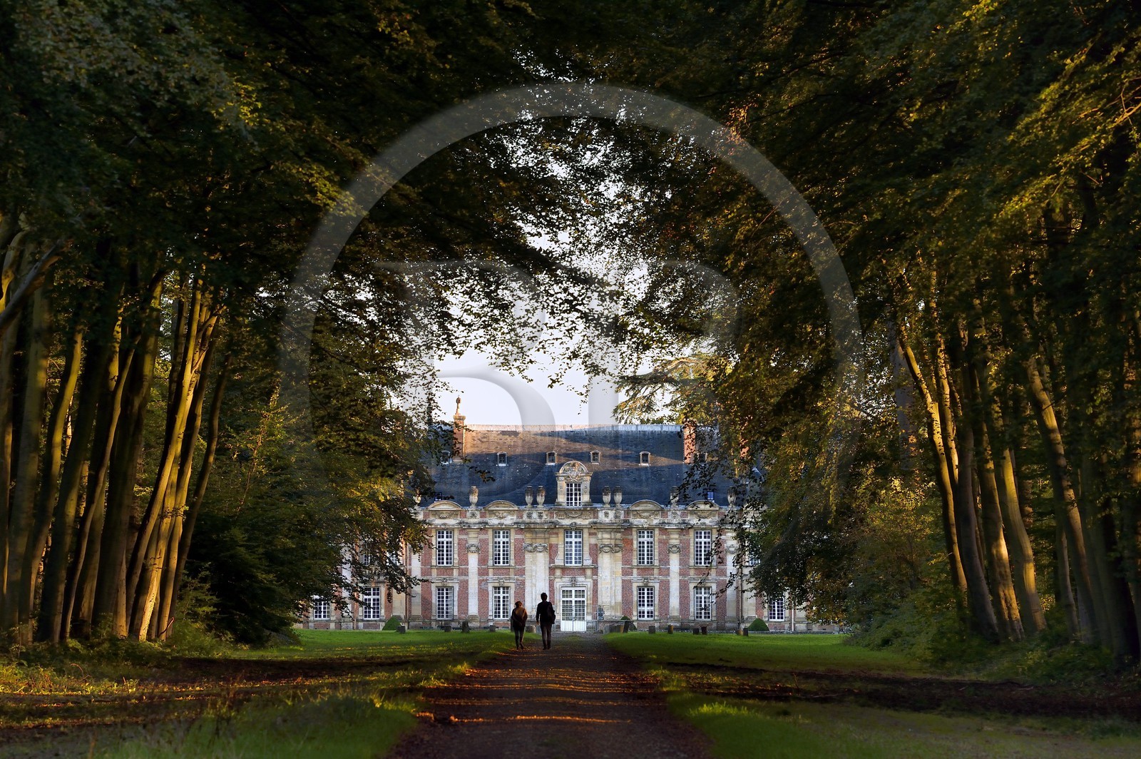 France, Seine-Maritime (76), Pays de Caux, Tourville-sur-Arques, château de Miromesnil, lieu de naissance de l'écrivain Guy de Maupassant, facade Nord au bout d'une allée arborée