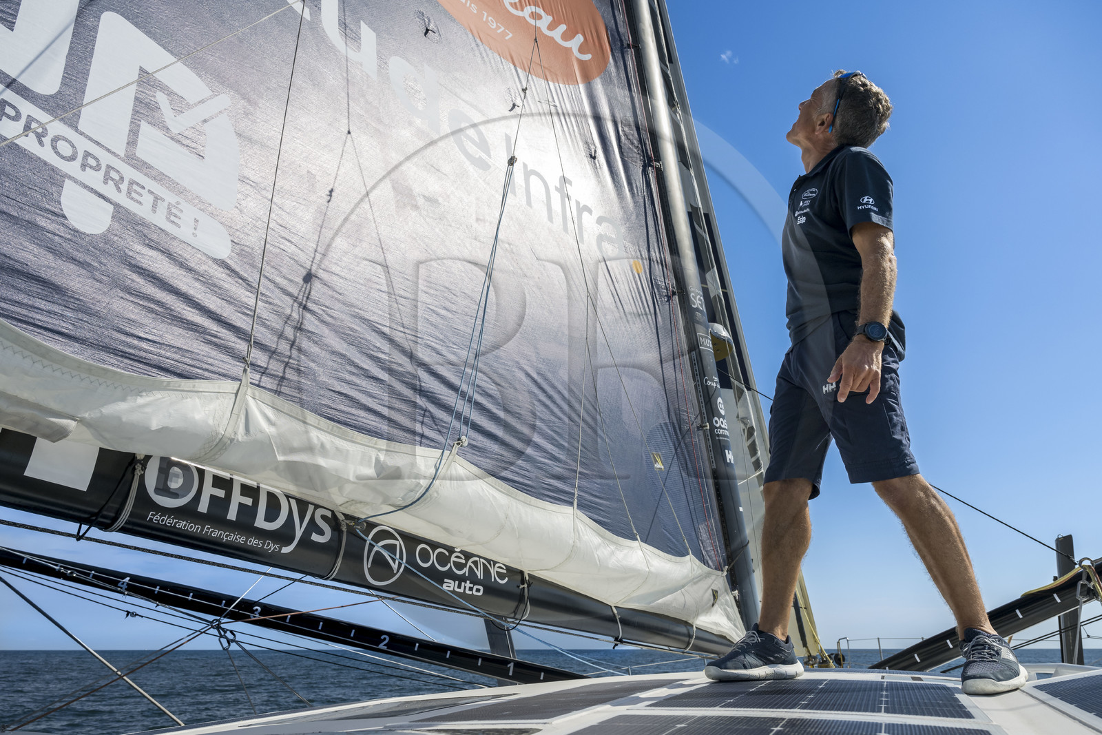 France, Vendée (85), Les-Sables-d'Olonne, le skipper Manuel Cousin en entrainement sur son voilier monocoque de 60 pieds IMOCA Coup de Pouce
