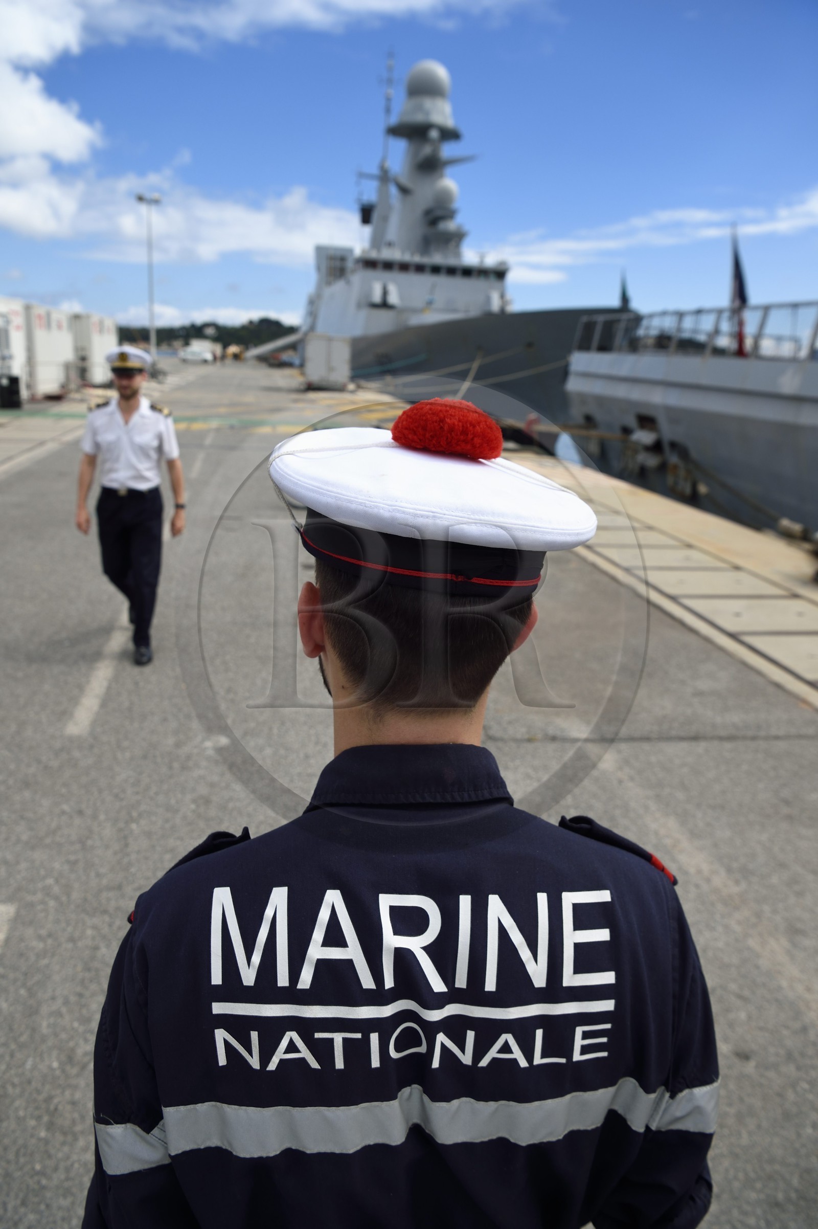France, Var (83), Toulon, la base navale (Arsenal), marin de la Marine Nationale avec son bachi surmonté d'un pompon