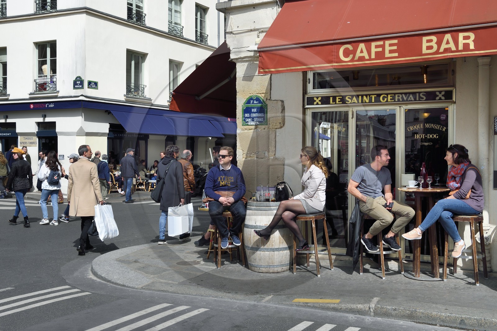 France, Paris (75), terrasse du Café bar restaurant le Saint-Gervais rue vieille du temple