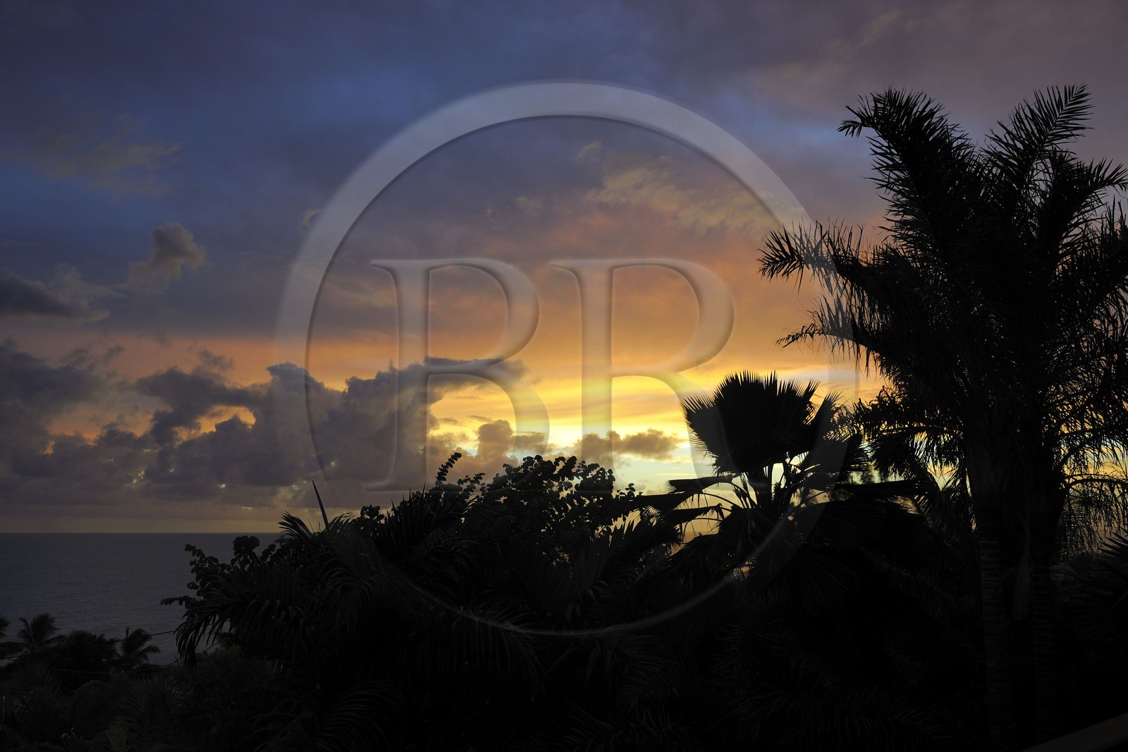 France, île de la Réunion, ciel du crépuscule