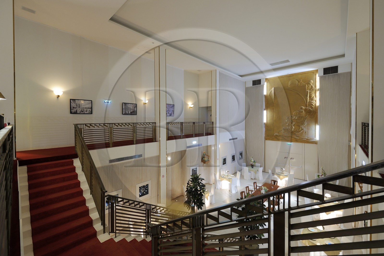 France, Loire-Atlantique (44), port de Saint-Nazaire, Escal'Atlantic dans l'ancienne base sous-marine fait revivre le monde des transatlantiques, la grande salle à manger