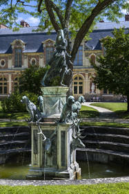 France, Seine-et-Marne (77), Fontainebleau, chateau de Fontainebleau, classé Patrimoine Mondial par l'UNESCO, la fontaine de Diane au centre du jardin de Diane