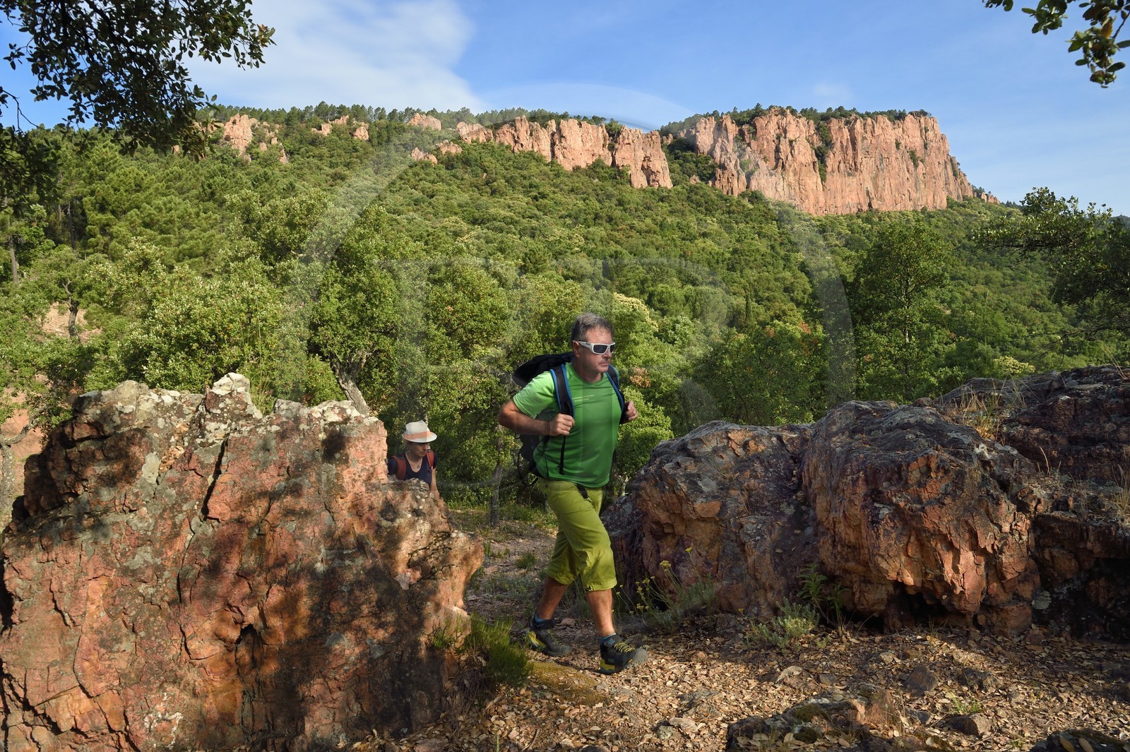 France, Var (83), entre Bagnols-en-Forêt et Roquebrune-sur-Argens, randonnée dans les Gorges du Blavet avec le guide accompagnateur Eric Gorlet