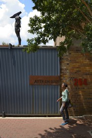 Afrique du Sud, province de Gauteng, Johannesburg, quartier de Maboneng, Arts on Main, lieu culturel dans un ancien entrepôt rénové qui a été construit à l'origine en 1911, mélangeant galeries d'art, librairies, restaurants et boutiques à la mode
