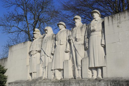 France, Meuse (55), Verdun, Place de la Nation, Monument aux Morts Aux Enfants de Verdun morts pour la France, symbolisant la devise On ne passe pas