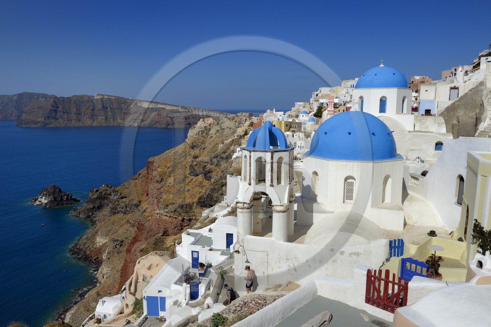 Greece, Cyclades, Aegean Sea, Santorini (Thira or Thera), the village of Oia overlooking the Caldera
