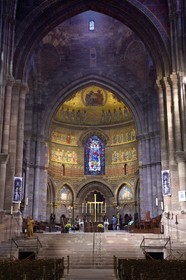 France, Bas-Rhin (67), Strasbourg, vieille ville classée au Patrimoine Mondial de l'UNESCO, la cathédrale Notre-Dame, la nef et le choeur roman