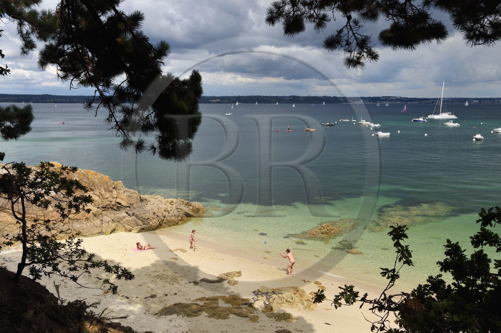 France, Finistere (29), Fouesnant, the coastline between Cap Coz and the Pointe de Beg Meil, beach along the coastal path