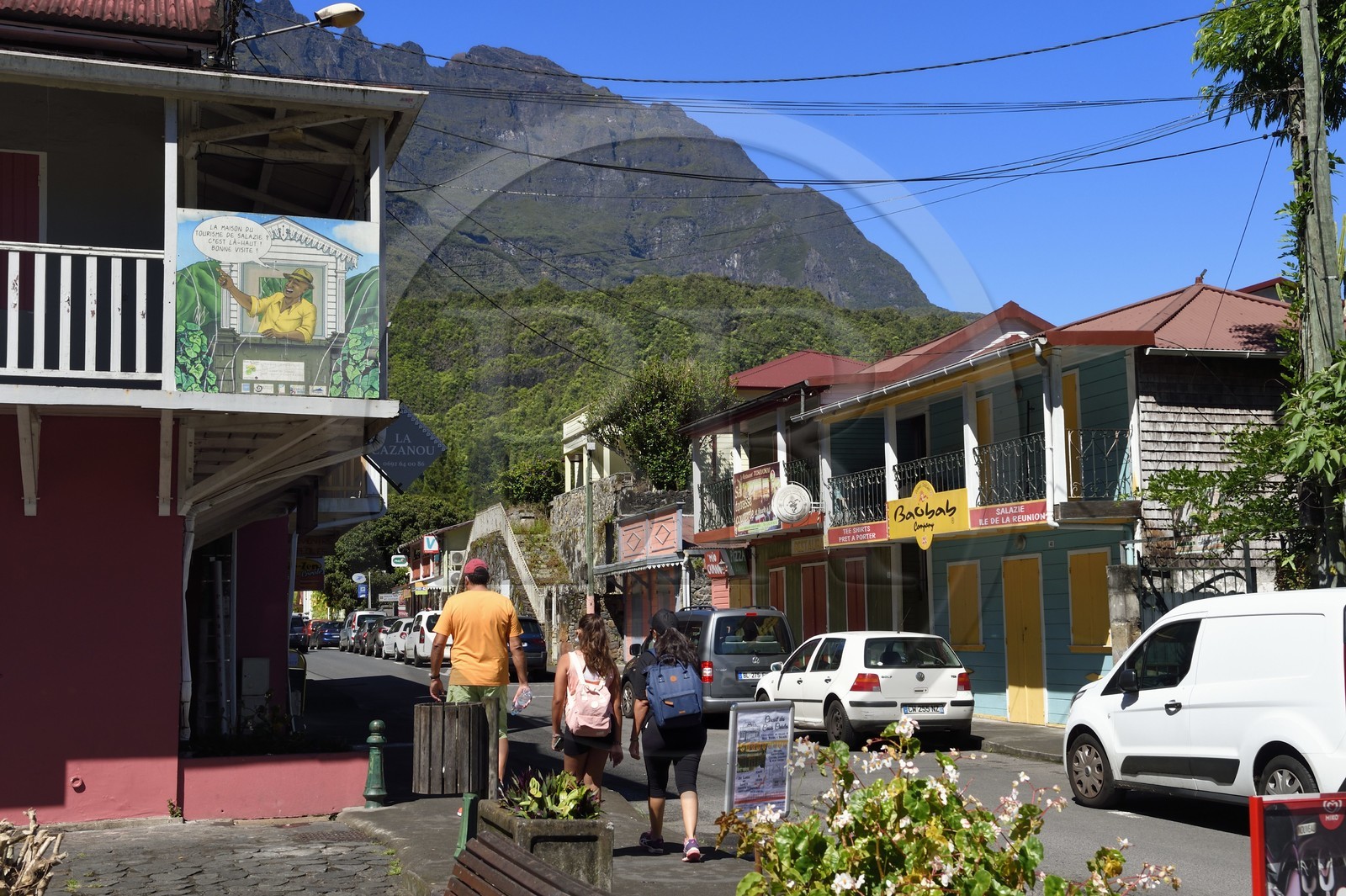 France, Ile de la Reunion, Cirque de Salazie, classé Patrimoine Mondial de l'UNESCO, Hell-Bourg, labellisé les Plus Beaux Villages de France, la rue principale rue du Général De Gaulle