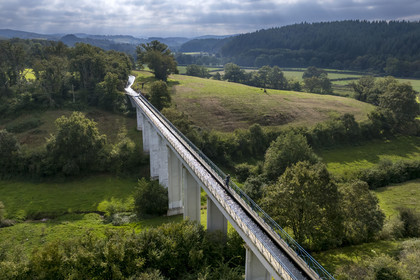 France, Nievre, Regional Natural Park of Morvan, Montreuillon, Oussy aqueduct bridge along the Rigole d’Yonne which draws water from the Yonne at Lake Pannecière and feeds the Nivernais Canal (aerial view)