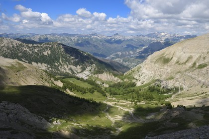 France, Alpes de Haute Provence, Uvernet Fours, Mercantour National Park, Ubaye valley, lake tour hiking trail of the Cayolle pass, Meouille ravine and the Verdon valley in the background
