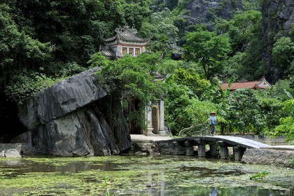 Vietnam, Ninh Binh province, Bich Dong pagoda, the main gate to the pagoda