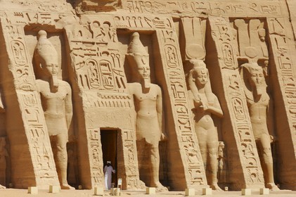 Egypte, Haute Egypte, Nubie, Abou Simbel, site classé Patrimoine Mondial de l' UNESCO, temple de Nefertari dédié à la déesse Hathor