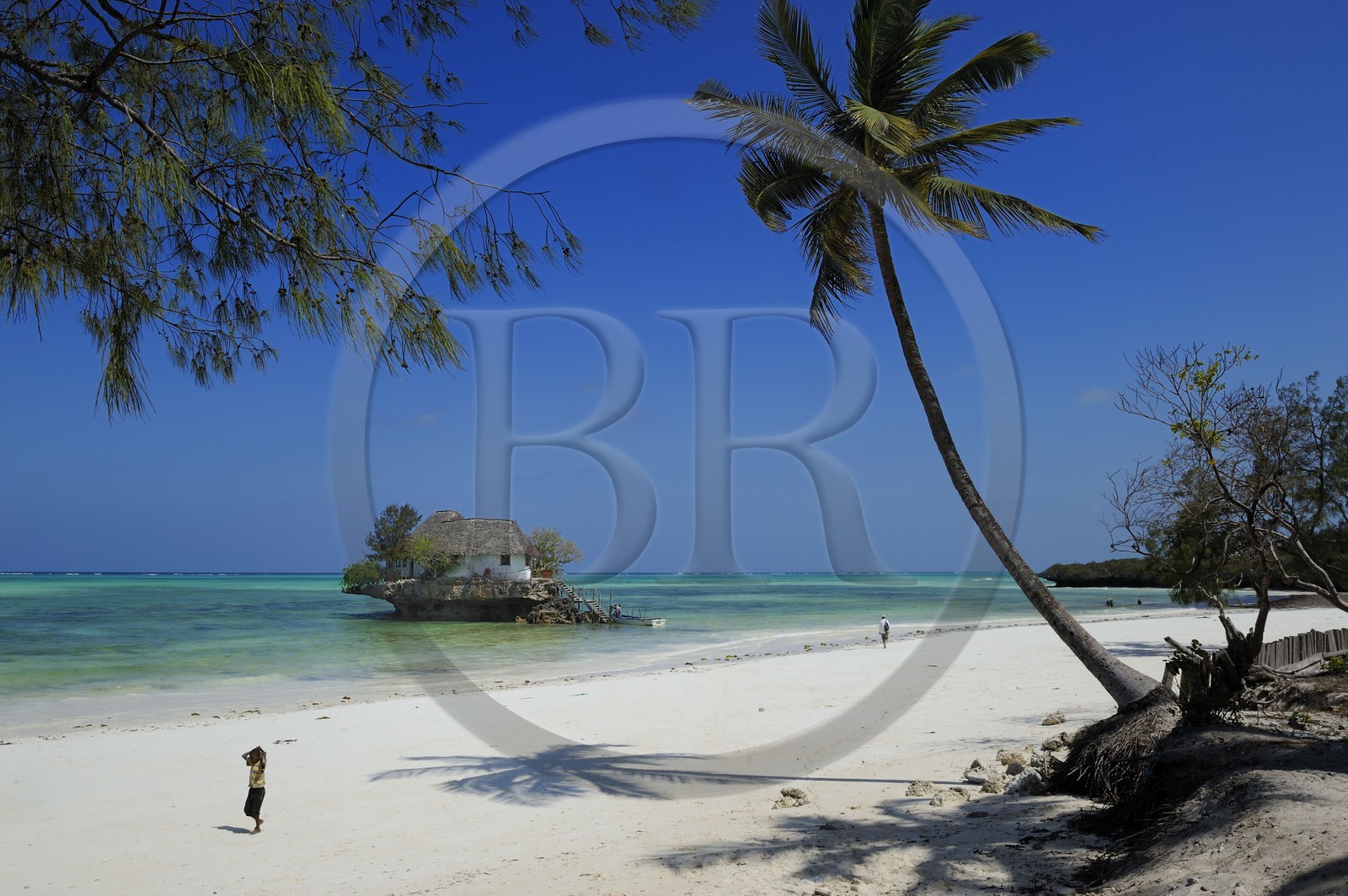 Tanzanie, archipel de Zanzibar, île de Unguja (Zanzibar), côte est, le restaurant The Rock perché sur un îlot à Pingwe