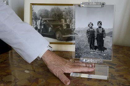 France, Alpes Maritimes, Cannes, the Villa La Californie where Picasso lived, today renamed the Pavillon de Flore by Marina Picasso, Marina Picasso granddaughter of Picasso little girl child with her deceased brother Pablito, in the background photo of her father Paolo Picasso