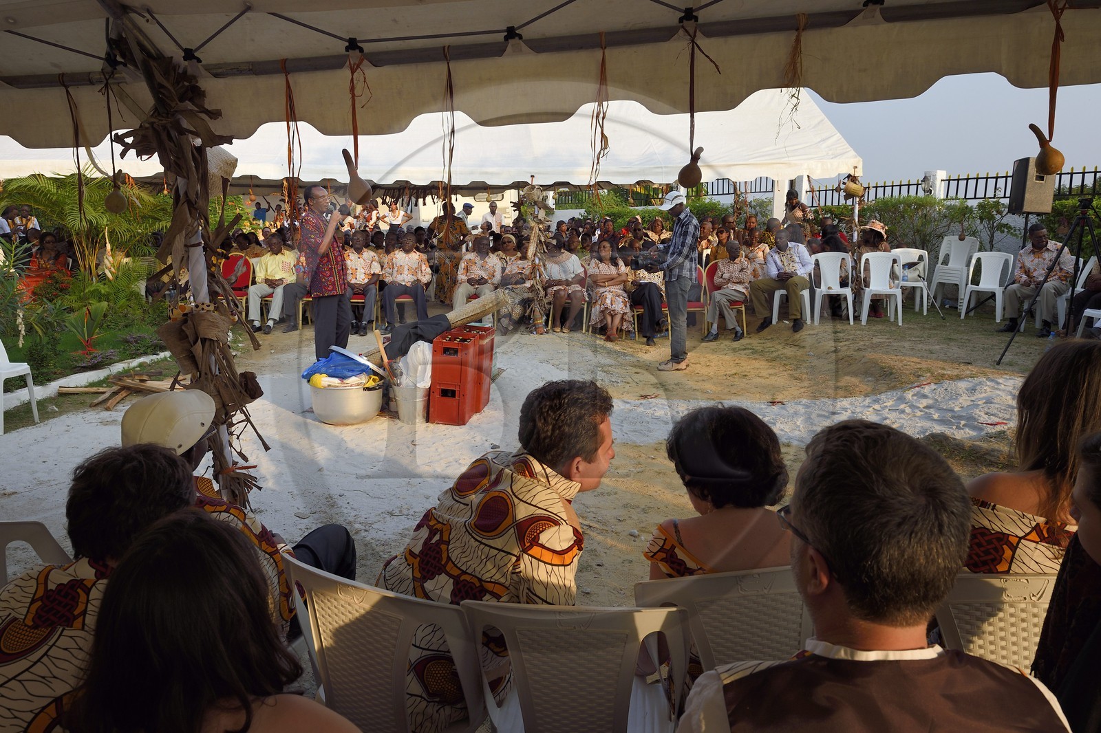 Gabon, Libreville, mariage coutumier, discussions autour de la dot