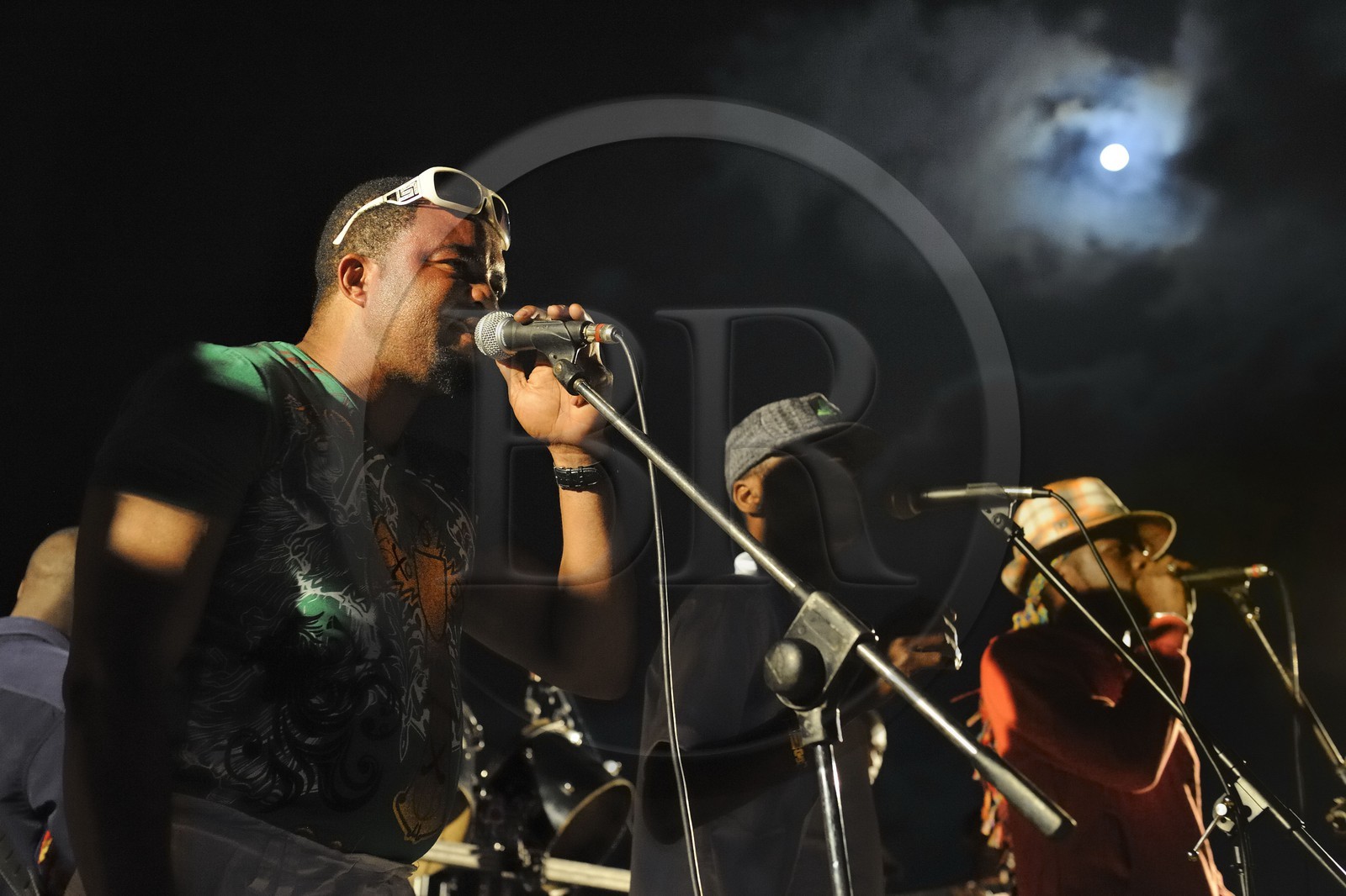 Tanzanie, Dar es-Salaam, le restaurant bar et lieu de concert Cine Club à Mikocheni sur la plage, groupe de musique congo-tanzanienne