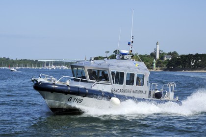 France, Finistère (29),  Bénodet, Anse du Trez, sortie de l'estuaire de l'Odet, patrouille du bateau de gendarmerie