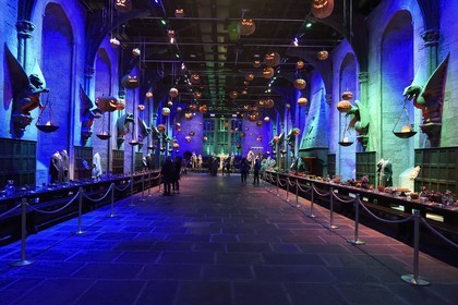 Royaume-Uni, Hertfordshire, Leavesden, Leavesden Film Studios, Harry Potter Studio Tour London, les coulisses du tournage des 8 films de Harry Potter, la grande salle de l'école de Poudlard mettant en vedette plus de 100 citrouilles flottantes sculptées à la main pour Halloween