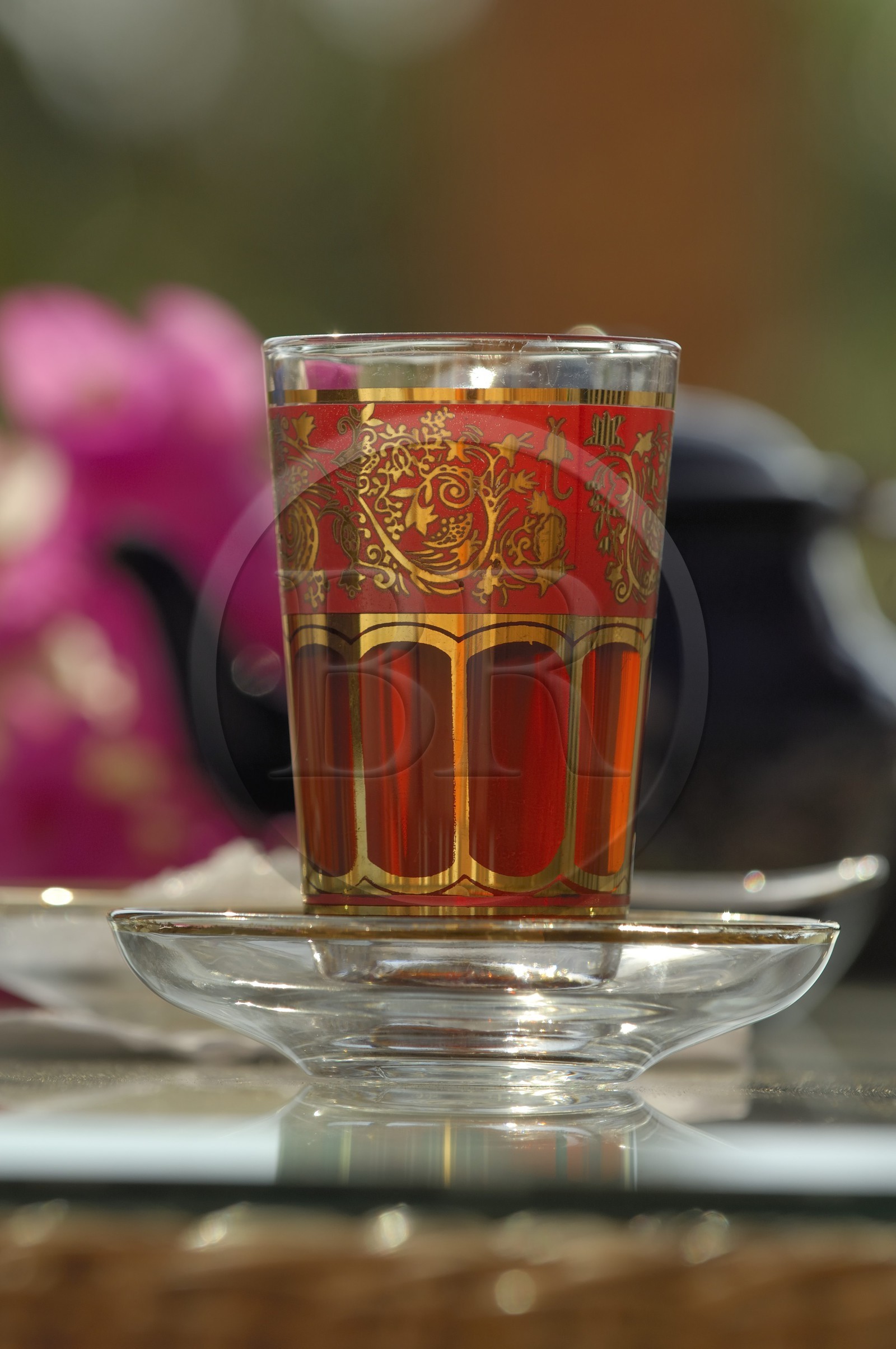 Egypte, Haute Egypte, Nubie, vallée du Nil, Assouan, l'hotel Old Cataract, verre de thé