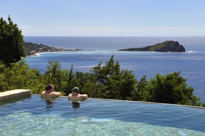 Caraïbes, Ile de la Dominique, baie de Soufrière, Soufrière, piscine à débordement de l'hotel Jungle Bay