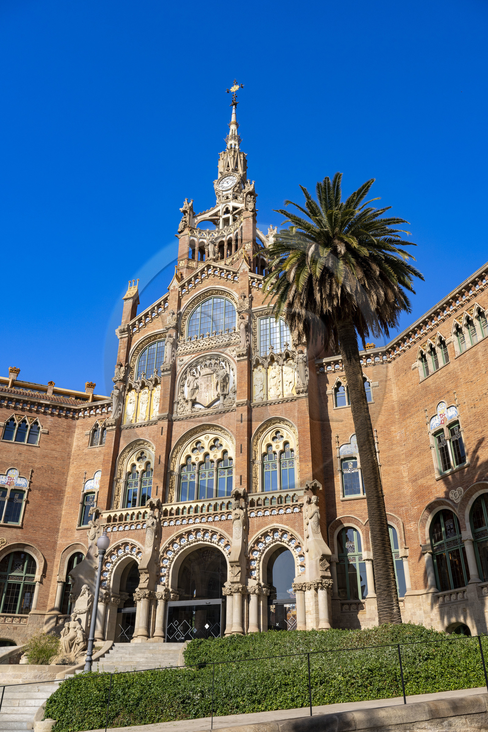 Espagne, Catalogne, Barcelone, quartier d'El Guinardo, ancien Hospital de la Santa Creu i de Sant Pau classé Patrimoine Mondial de l'UNESCO, de style moderniste par l'architecte Domenech i Montaner, aujourd'hui un musée et un centre culturel, batiment de l'administration