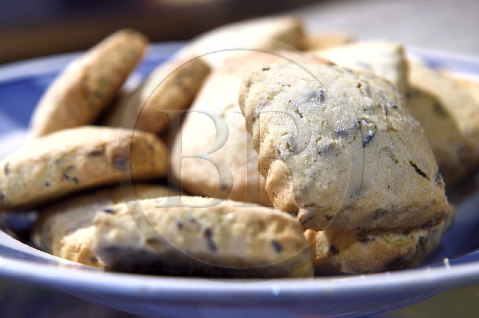 France, Alpes-de-Haute-Provence (04), La Mure-Argens, les biscuits à la lavande Petits Bleus de la Boite à Biscuit à Digne-les-Bains