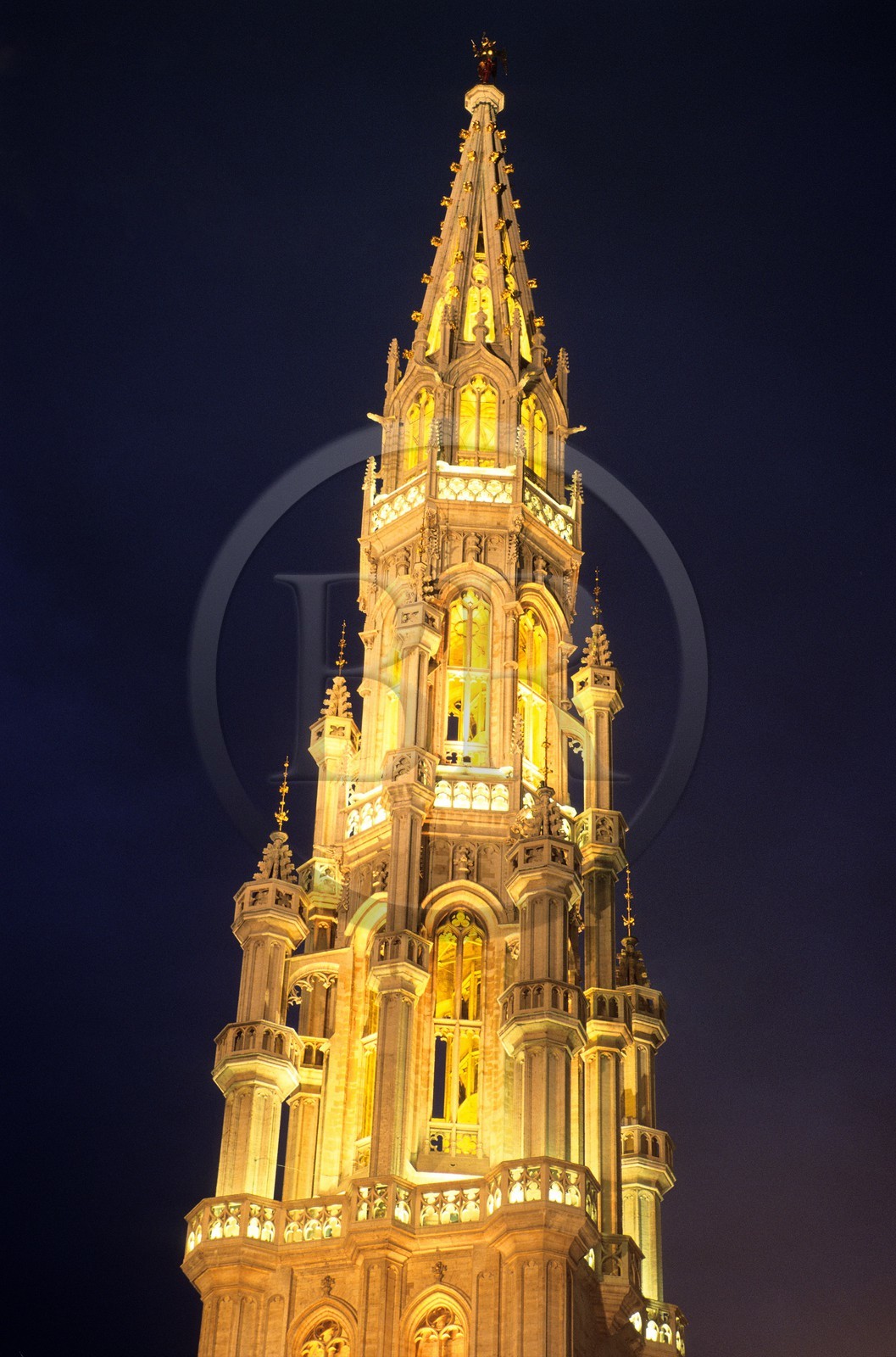 Belgique, Bruxelles, le centre historique, la Grand Place classée Patrimoine Mondial de l'UNESCO, beffroi de l' Hôtel de ville