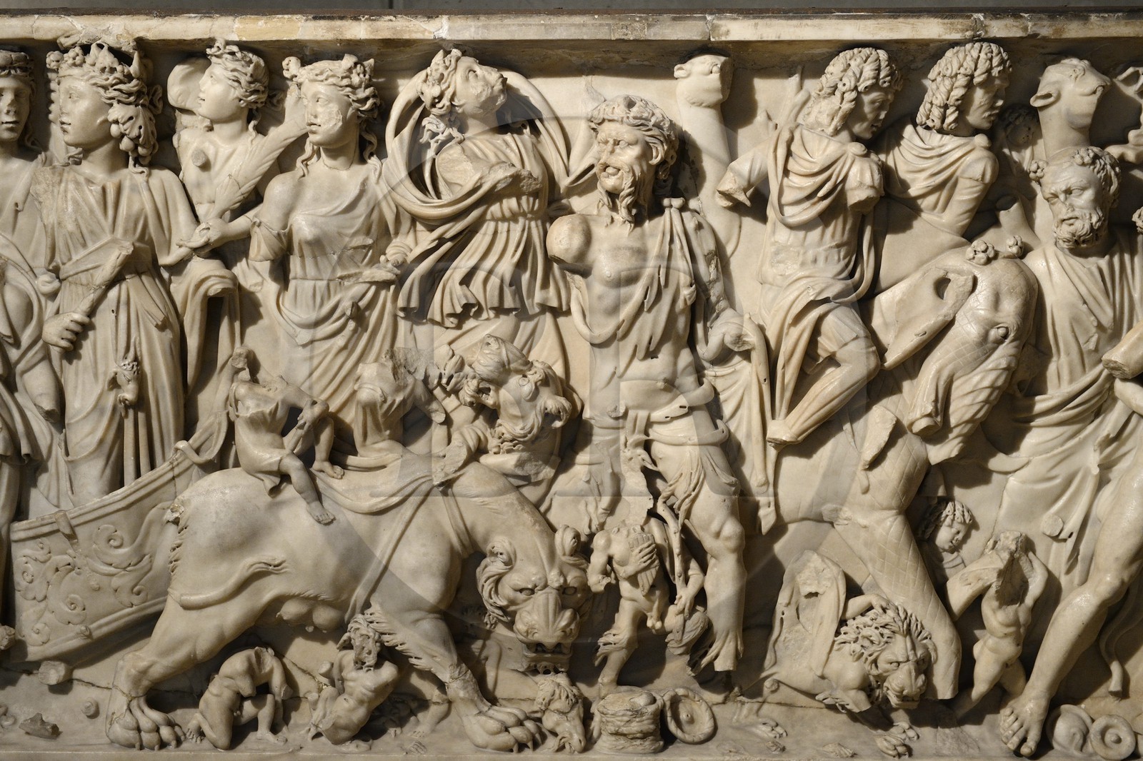 France, Rhône (69), Lyon, site historique classé Patrimoine Mondial de l'UNESCO, colline de Fourvière, musée gallo-romain de Fourvière, le sarcophage du Triomphe de Bacchus aux Indes datant du IIIème siècle de notre ère et découvert vers 1800 sur la colline de Saint-Just à Lyon