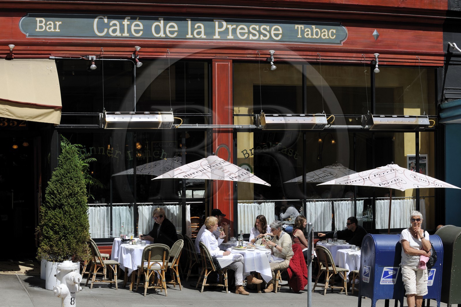 Etats-Unis, Californie, San Francisco, terrasse de café dans Bush street le quartier français