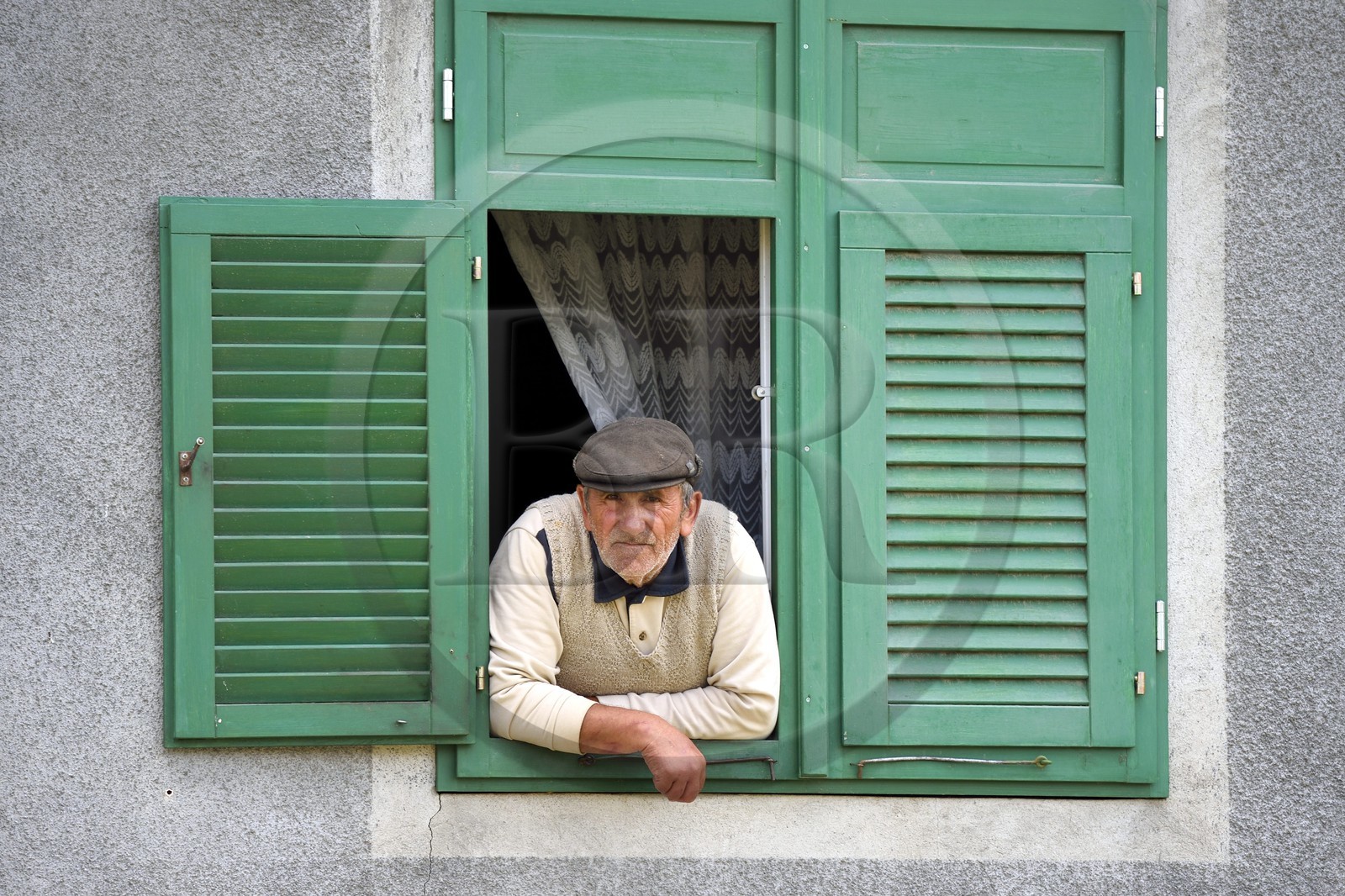 Romania, Transylvania, Sighisoara region, Noistat, old Man at the Window