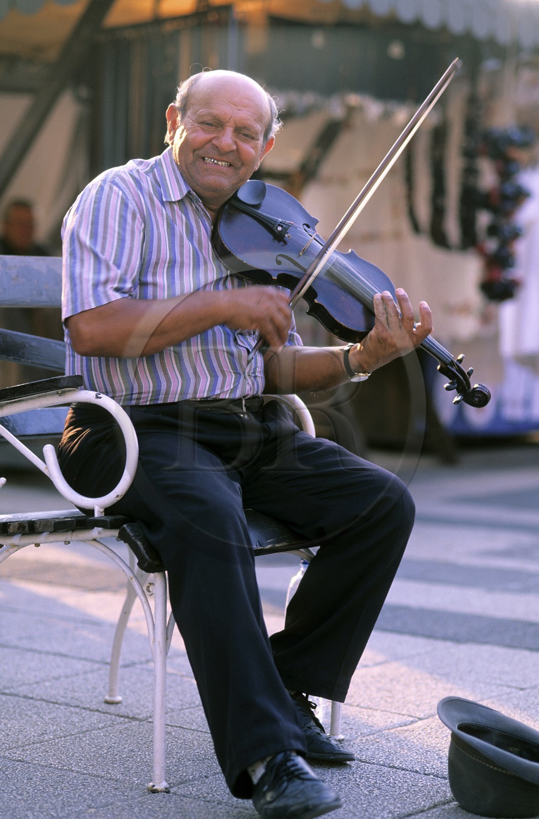 Hungary, Budapest, a violinist in the street