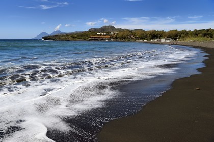 Italie, Sicile, iles Eoliennes, classées Patrimoine Mondial de l'UNESCO, ile de Vulcano, plage de sable noir de Porto de Ponente