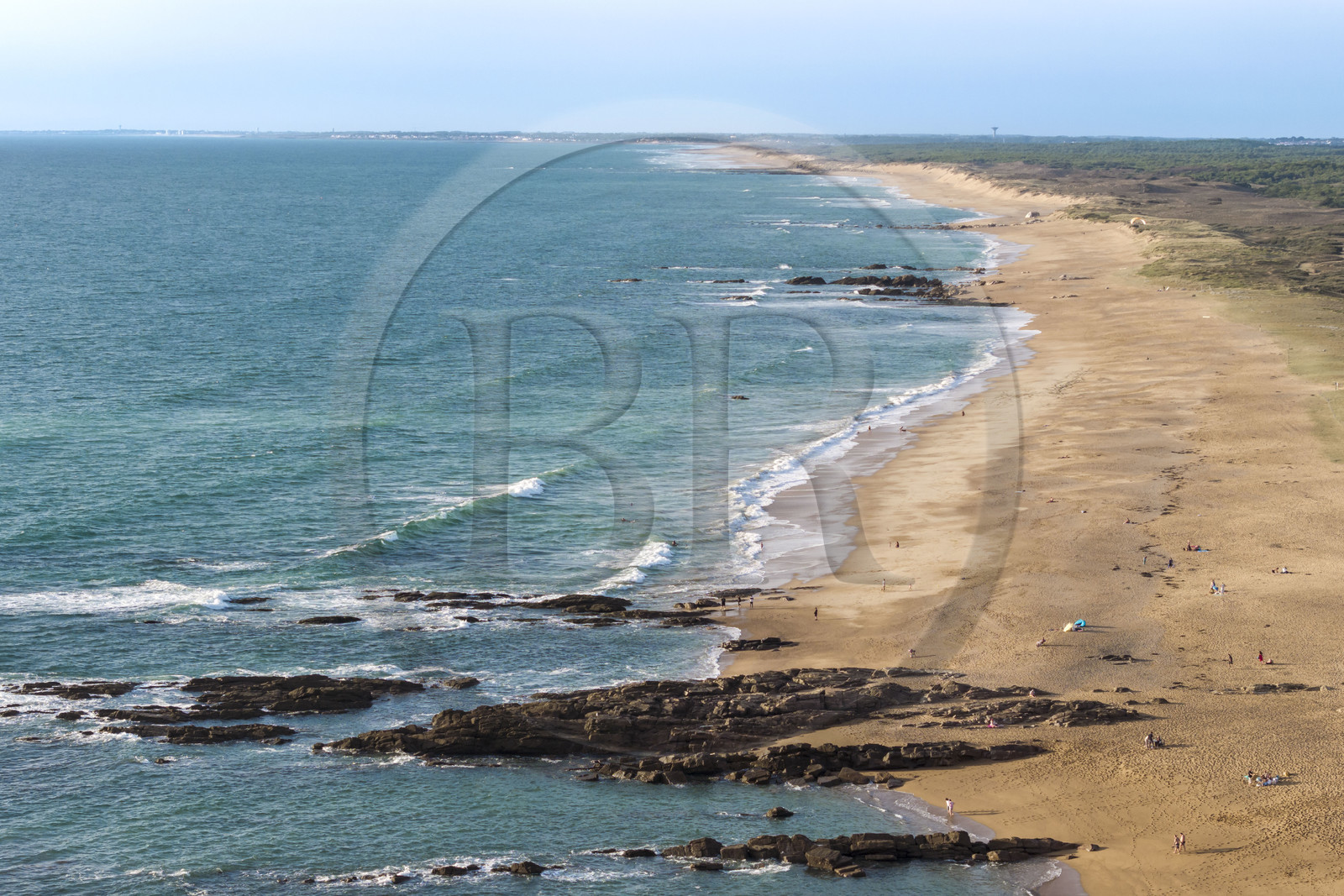 France, Vendée (85), Les-Sables-d'Olonne, plage de Sauveterre à Olonne sur Mer (vue aérienne)