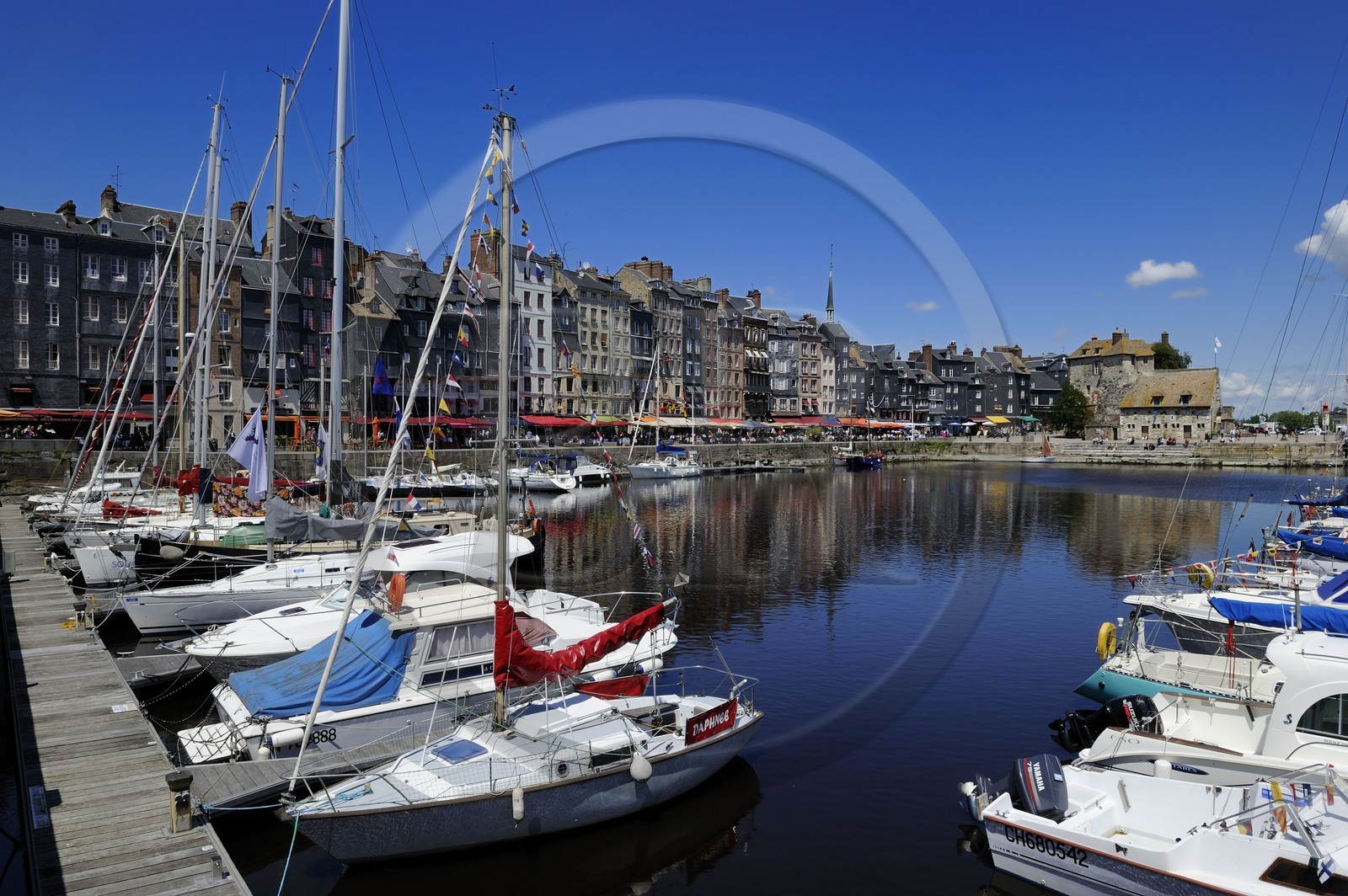 France, Calvados (14), Honfleur, le Vieux-Bassin,le quai Sainte-Catherine