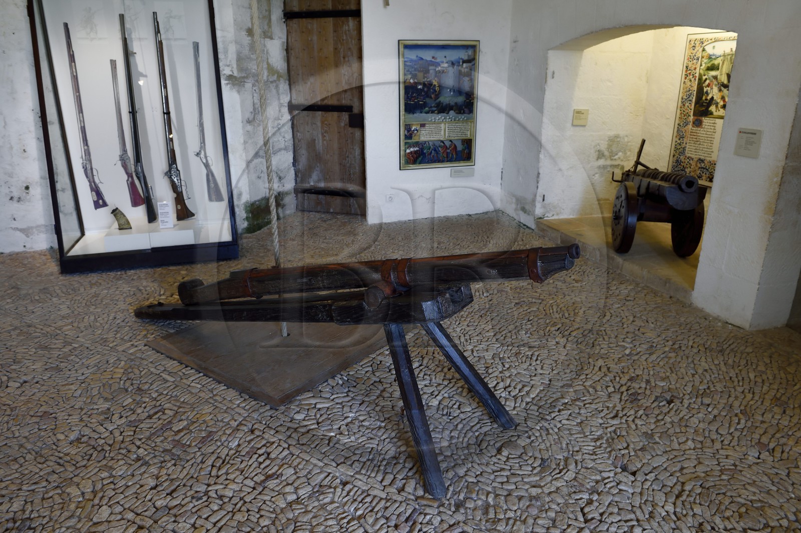 France, Dordogne (24), Périgord Noir, vallée de la Dordogne, Castelnaud-la-Chapelle labellisé Les Plus Beaux Villages de France, le château de Castelnaud-la-Chapelle, le musée de la guerre au moyen-age