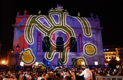 France, Nord (59), soirée inaugurale de Lille 2004, projections d' Images en mouvement sur l' opéra