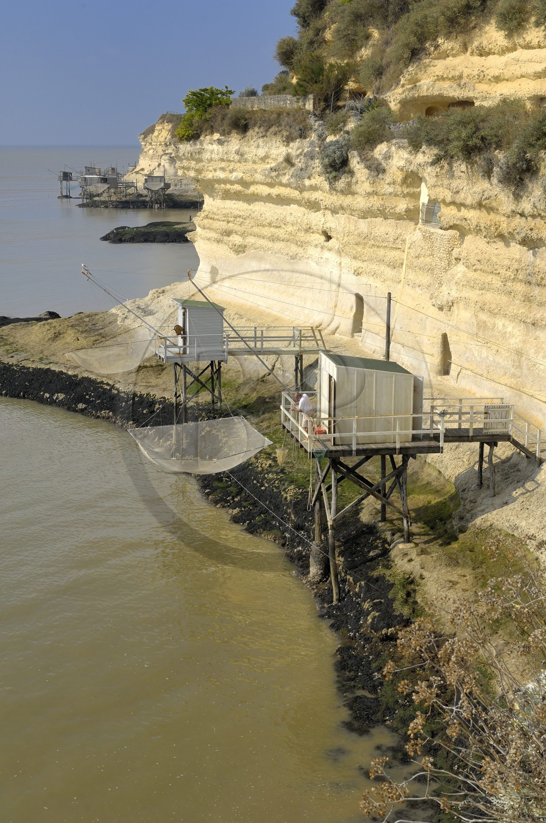 France, Charente-Maritime (17), Meschers-sur-Gironde, carrelets des grottes du Regulus