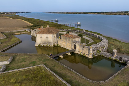 France, Charente-Maritime (17), Saint-Nazaire-sur-Charente, le Fort Lupin au bord de la Charente construit par Vauban (vue aérienne)