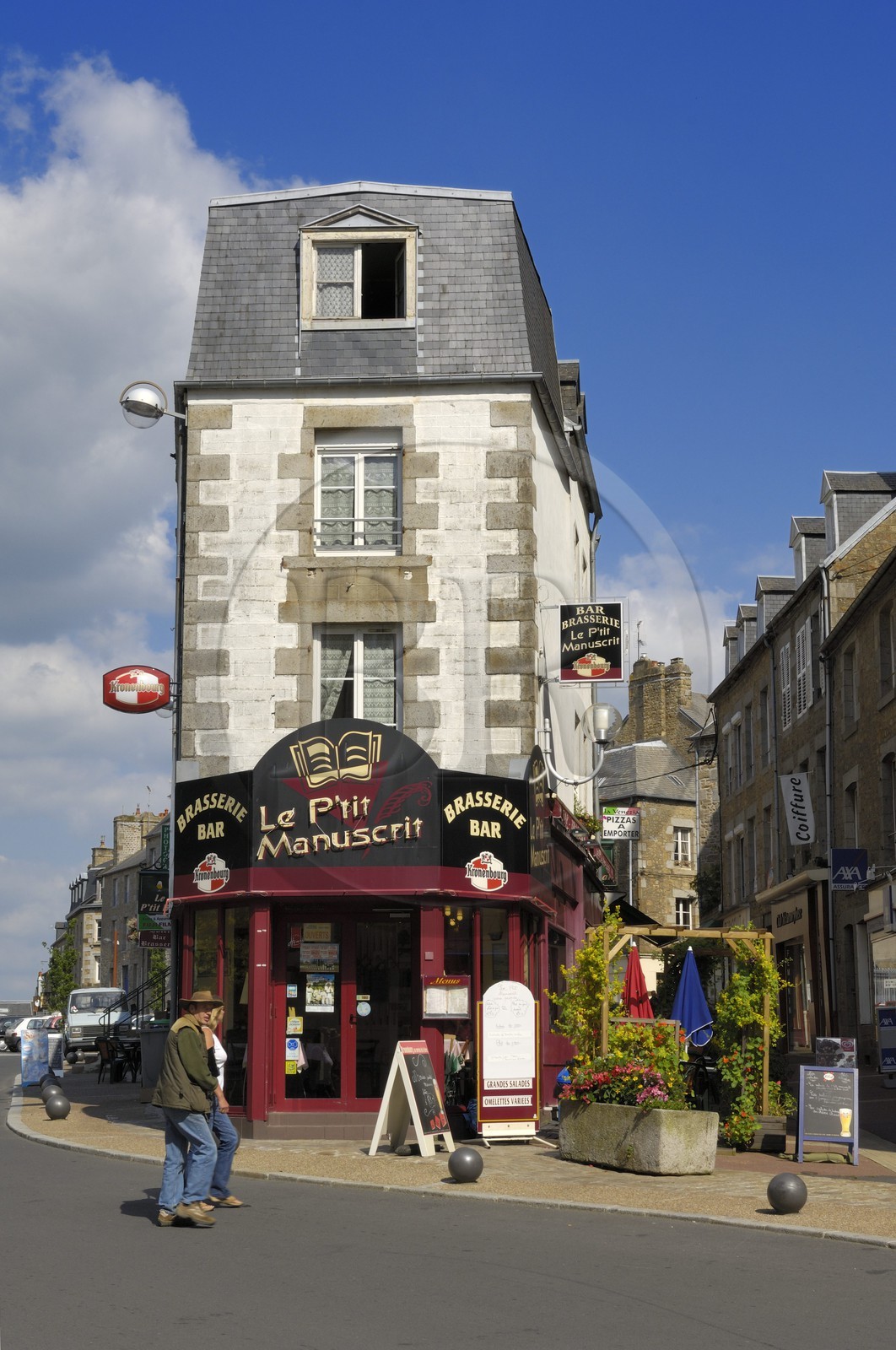 France, Manche (50), Avranches, café dans la vieille ville rue des Fossés