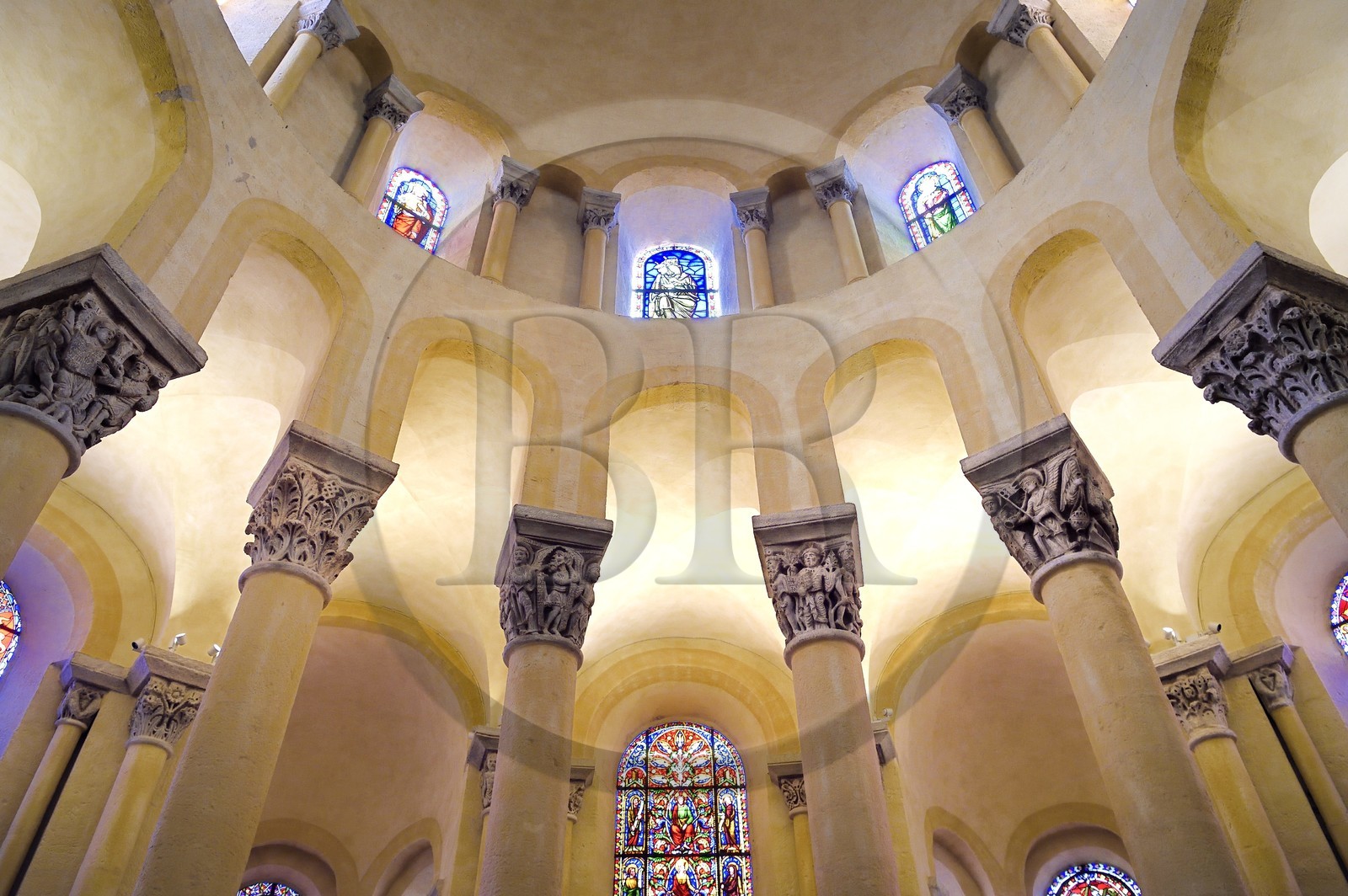 France, Puy-de-Dôme (63), Clermont-Ferrand, basilique Notre-Dame-du-Port de style roman auvergnat, classée Patrimoine Mondial de l'UNESCO au titre des Chemins de Saint-Jacques-de-Compostelle en France, chapiteaux du choeur