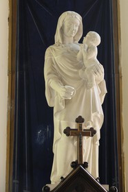 France, Vosges (88), Station thermale de Vittel, la chapelle Saint-Louis, Vierge au gobelet de curiste