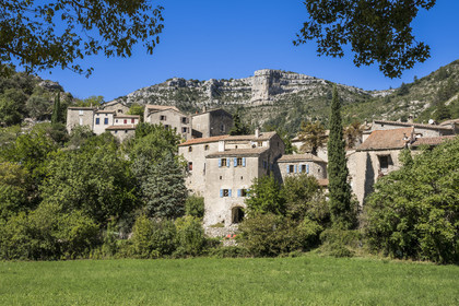 France, Hérault (34), les Causses et les Cévennes, paysage culturel de l'agro-pastoralisme méditerranéen inscrit au Patrimoine Mondial de l'UNESCO, gorges de La Vis, Saint-Maurice-Navacelles, le Cirque de Navacelles, le hameau de Navacelles